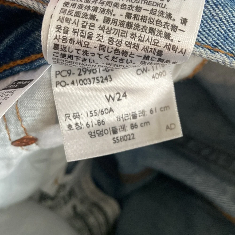 Levi’s 501 Jean shorts - Picture 3 of 4